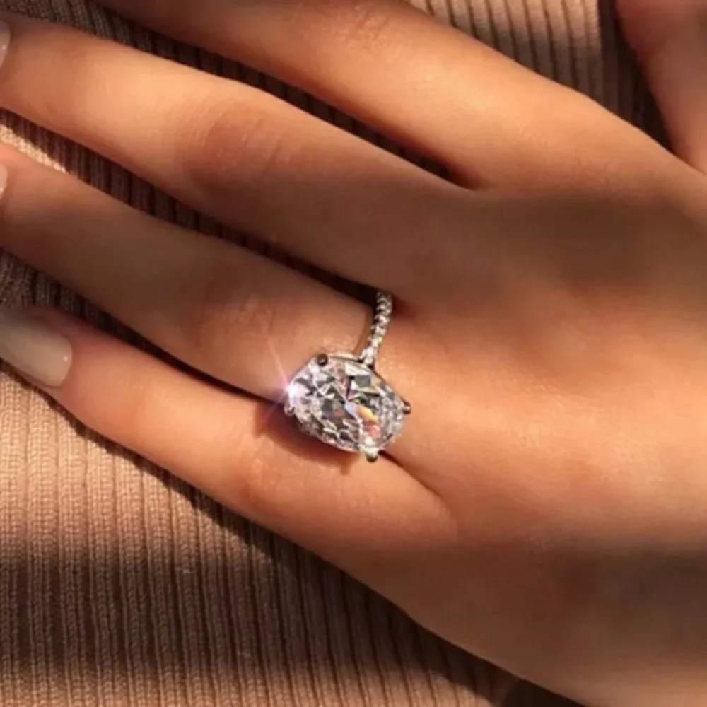 The Standing Ovation 5 ct Oval Cut White Sapphire 925 Silver ring size 8